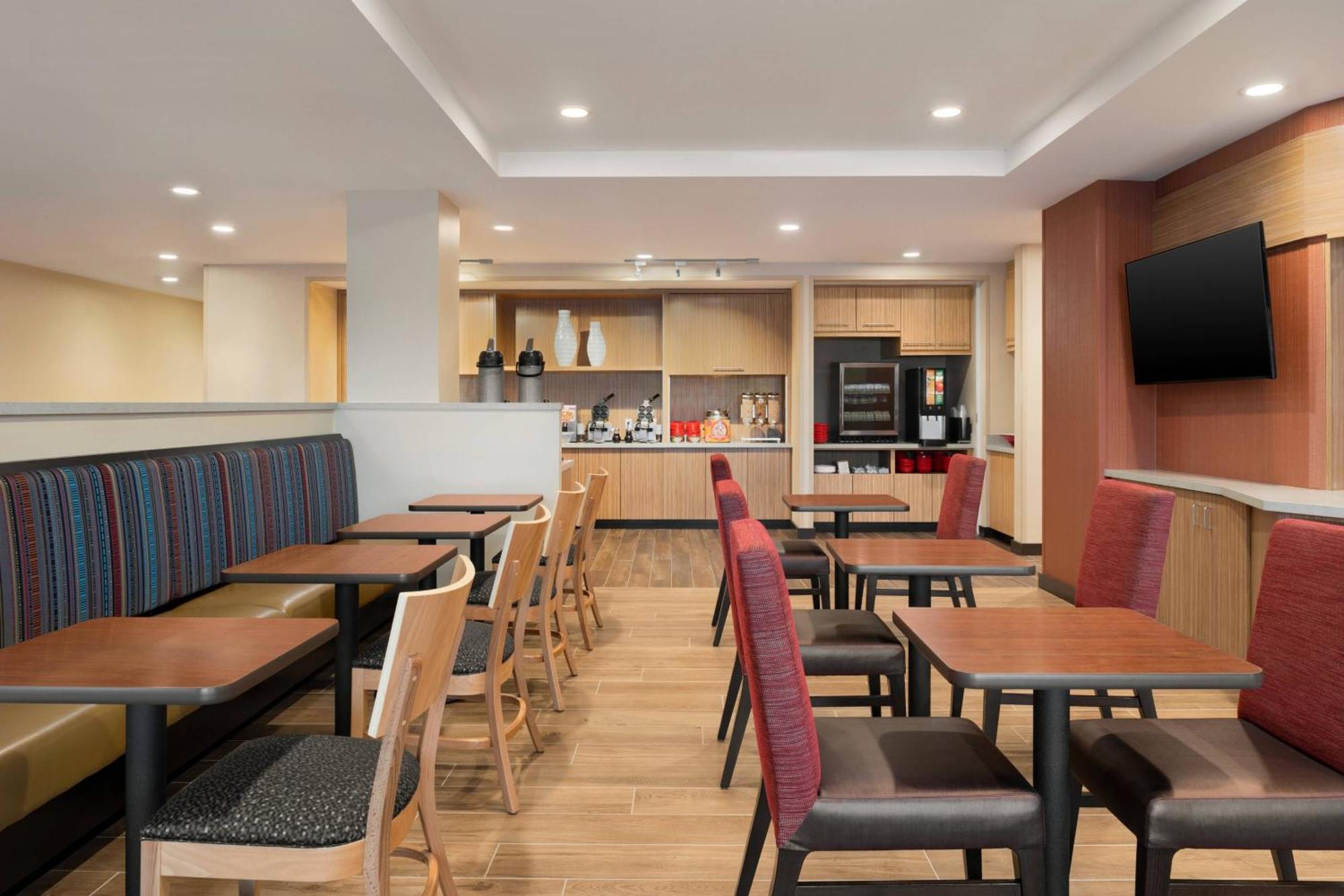 Towneplace Suites By Marriott Dubuque Downtown Екстериор снимка