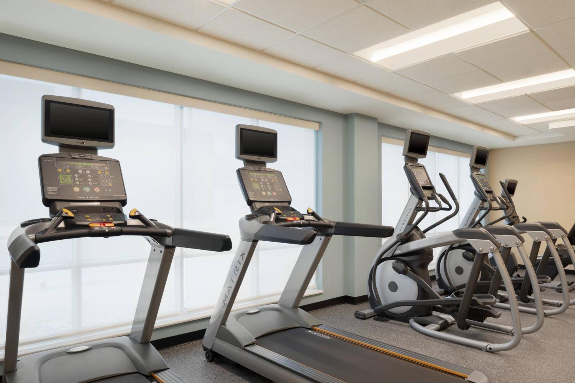 Towneplace Suites By Marriott Dubuque Downtown Екстериор снимка