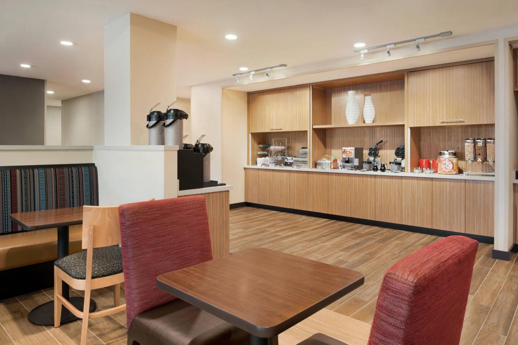 Towneplace Suites By Marriott Dubuque Downtown Екстериор снимка