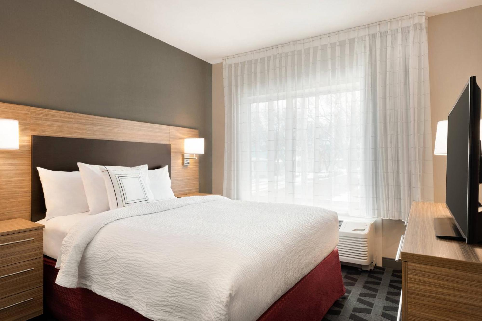 Towneplace Suites By Marriott Dubuque Downtown Екстериор снимка