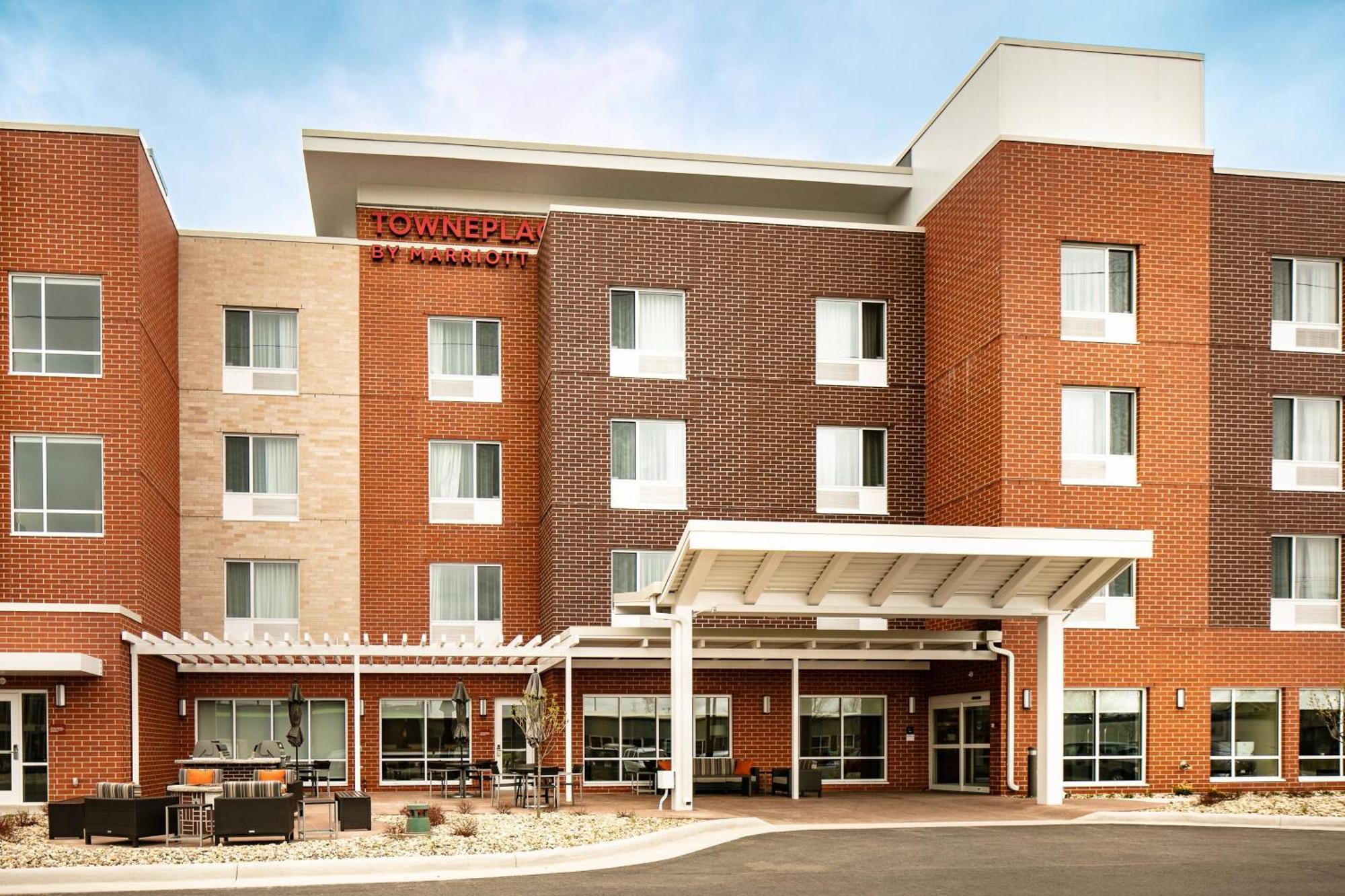 Towneplace Suites By Marriott Dubuque Downtown Екстериор снимка