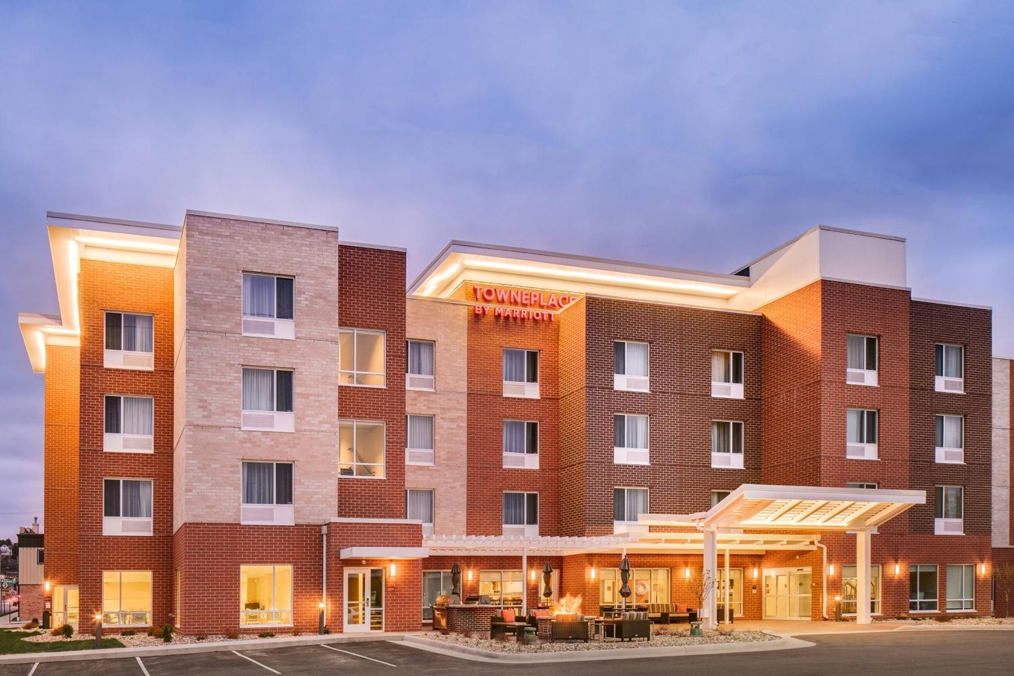 Towneplace Suites By Marriott Dubuque Downtown Екстериор снимка
